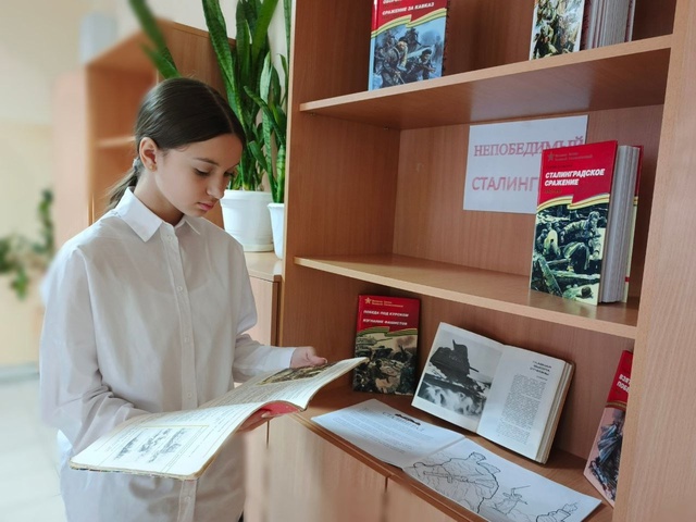Непобедимый Сталинград: книга как память о великом подвиге.
