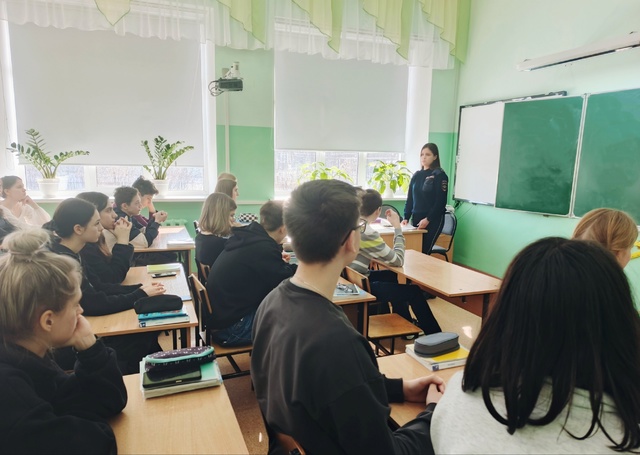 Встреча с инспектором по безопасности дорожного движения.
